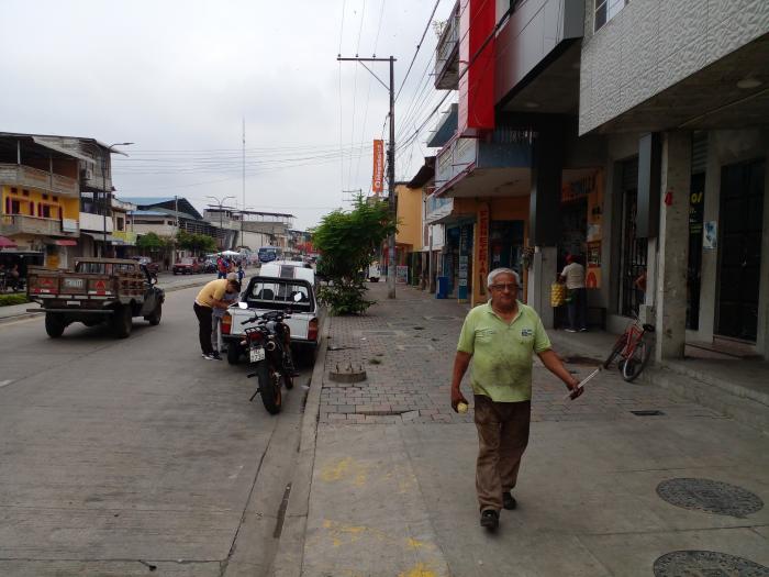 PEDRO SAN LUCAS MECANICO DE LA AVENIDA EXPRESO QUE POR FALTA DE LUMINARIAS NO SE PUEDE LABORAR EN LA NOCHE