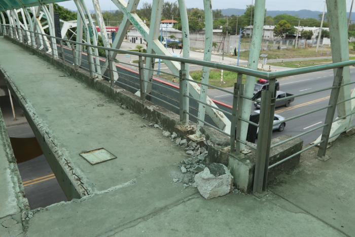 PUENTE PEATONAL EN MAL (7545674)