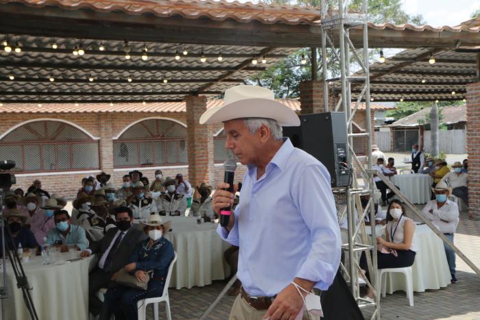 ASOCIACION DE GANADERO (7587083)