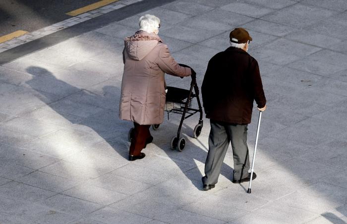 La intensidad y duración de las crisis varían según la zona del cerebro donde se localice la descarga, y pueden ir desde episodios muy breves de ausencia hasta convulsiones prolongadas. Su frecuencia es también muy variable: desde menos de una al año hast