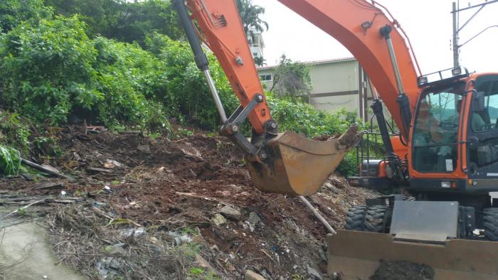 Limpieza de Predios Abandonados en Los Ceibos 2