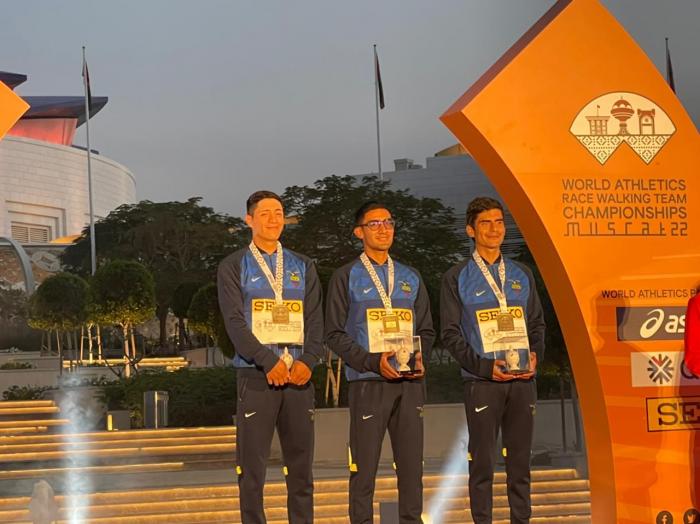 Ecuatorianos-marchistas-Omán-campeones