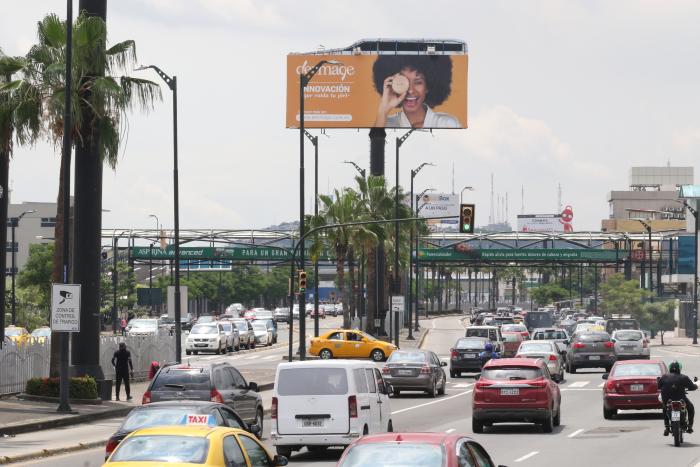 2. Regulación. Poco o nada se sabe sobre la regularización que tienen las vallas gigantes de la ciudad.
