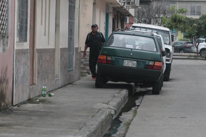 Pocos parqueos