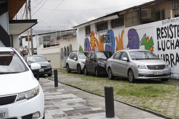 Pocos parqueos