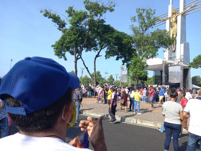 La gente empieza a llegar al santuario del cristo del consuelo acá en el cisne dos