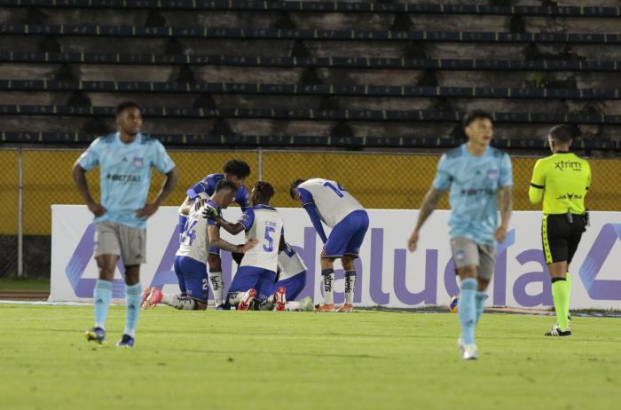 Emelec vs Cumbayá