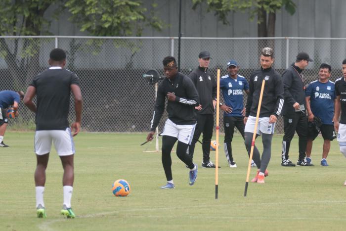 Entrenamiento-emelec-jugador-Capwell