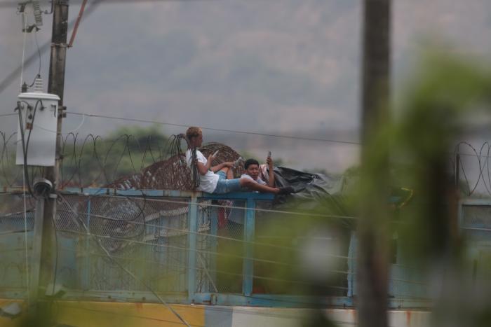 DOS PERSONAS RESULTARO (7224313)