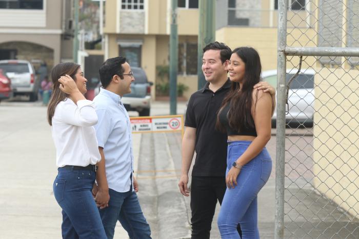 JOVENES CUENTAN ANECDO (8218689)