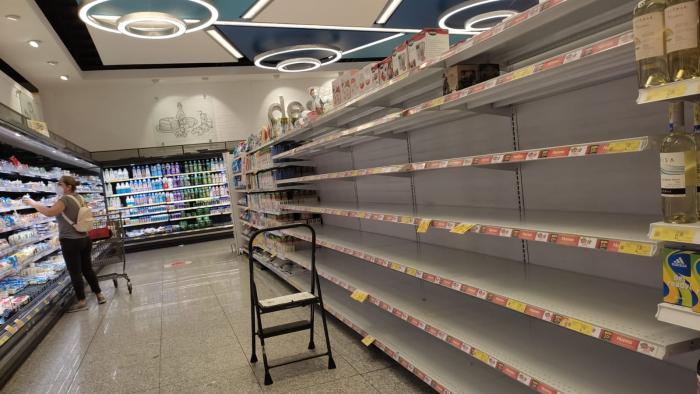PERCHAS-SUPERMERCADOS-HUEVOS-VACIOS