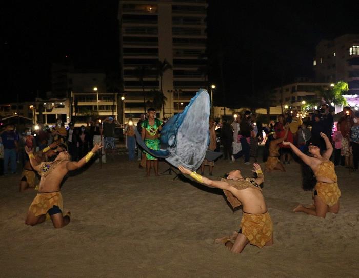 Salinas, ballenas jorobadas