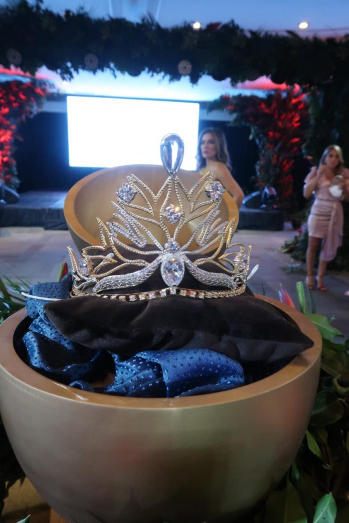 Miss Ecuador corona