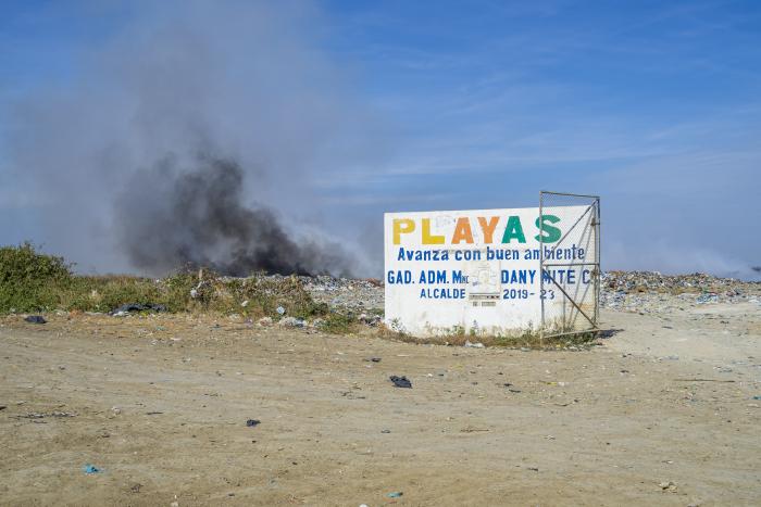 Relleno sanitario en playas