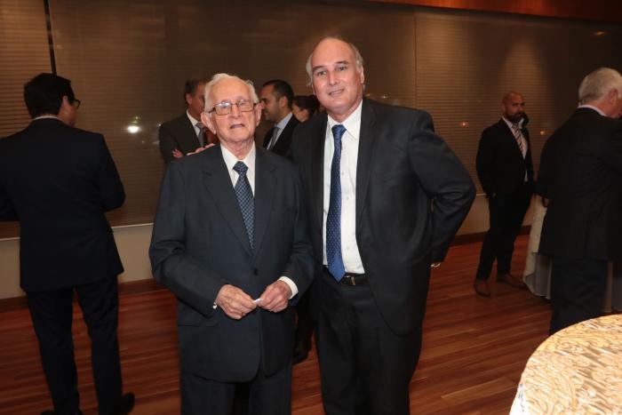 Condecoración al Mérito en grado de Caballero a Galo Martínez Leisker. El director de diario EXPRESO junto al presidente de la República, Guillermo Lasso Mendoza.