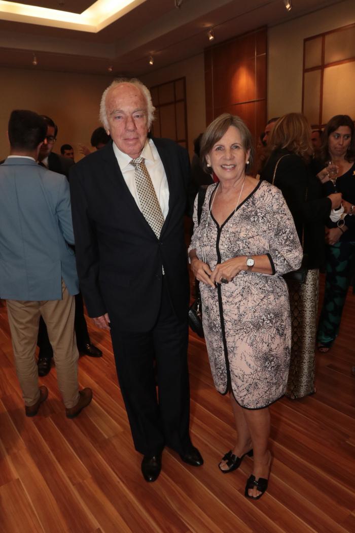 Condecoración al Mérito en grado de Caballero a Galo Martínez Leisker. El director de diario EXPRESO junto al presidente de la República, Guillermo Lasso Mendoza.