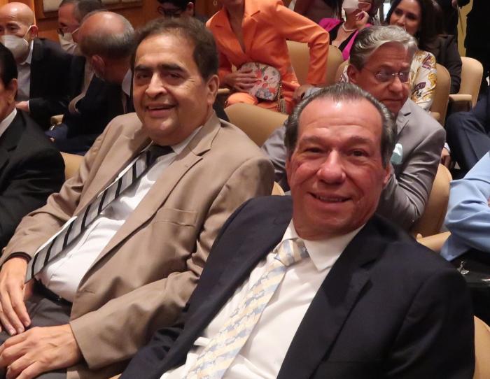 Condecoración al Mérito en grado de Caballero a Galo Martínez Leisker. El director de diario EXPRESO junto al presidente de la República, Guillermo Lasso Mendoza.