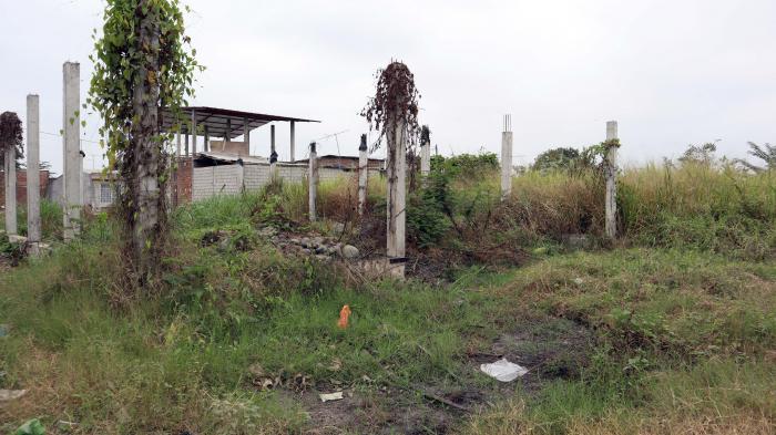 EXISTEN SOLARES ABANDONADOS, SIN CERRAMIENTO NI LIMPIEZA