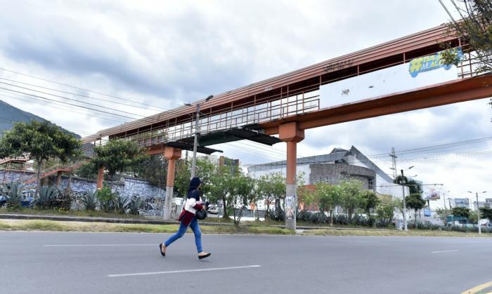 Los Puentes Peatonales Un Adorno Para Los Quiteños