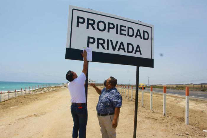 Santa Elena, construcción en playa