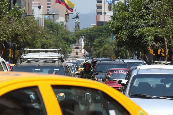 RECORRIDO POR LA AV. 9 (9165848)