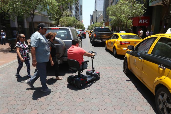 RECORRIDO POR LA AV. 9 (9165827)