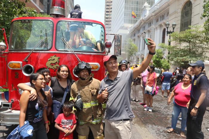 Bomberos ejercicios de agua