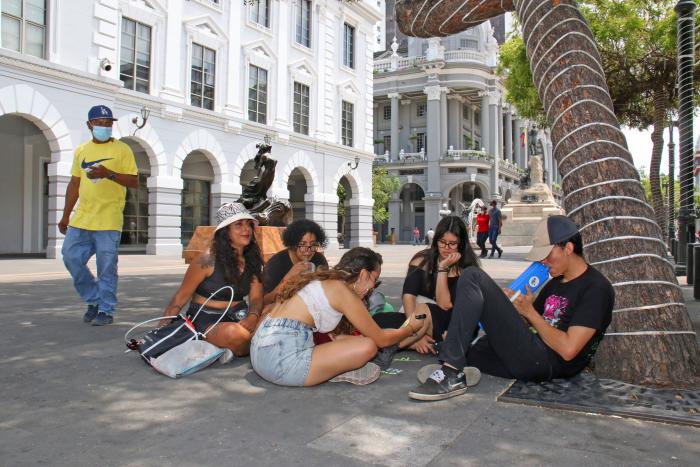 JOVENES