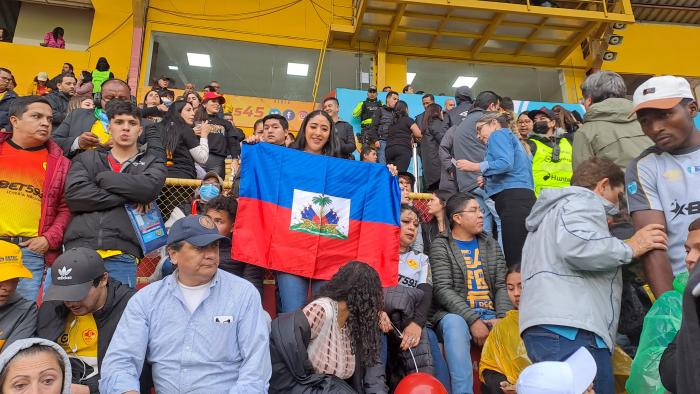 Aucas-campeón-LigaPro-festejos-parejas-futbolistas