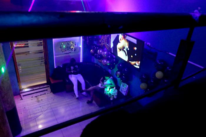 DISCOTECAS Y BARES VACÍOS