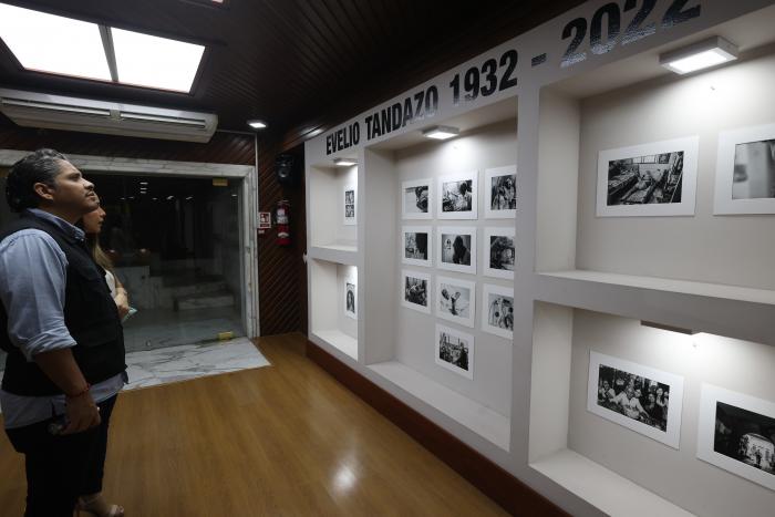 Sociedad_Cultura_Exposición_Egresados de Bellas Artes