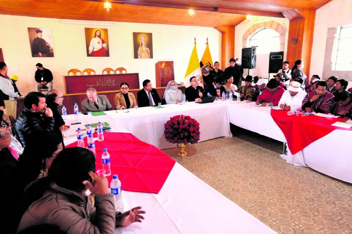 Reunión entre los representantes del Gobierno y las organizaciones indígenas