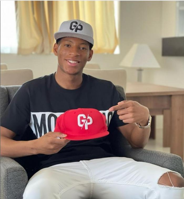 GONZALO-PLATA-GORRAS-EMPRESA