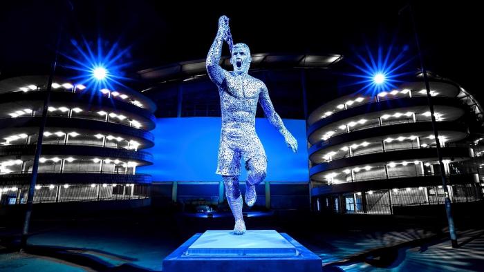 La estatua de Sergio Agüero se encuentra en el Etihad Stadium, en Mánchester.
