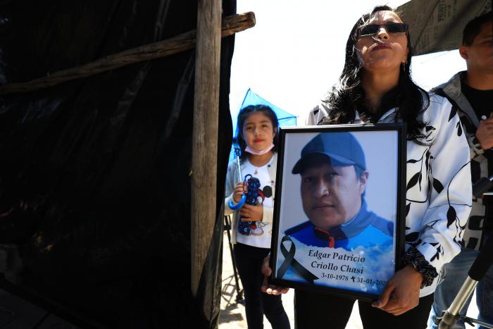 Habitantes de La Comuna de Santa Clara de San Millán participan hoy, de una misa, en Quito (Ecuador).