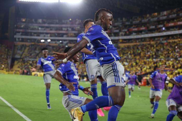 Miller Bolaños empató el marcador por la vía de penal.
