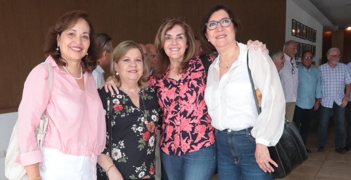 Reencuentro de Alfonso Puig en el restaurante Acqua del Anexo del Tenis Club, Samborondón