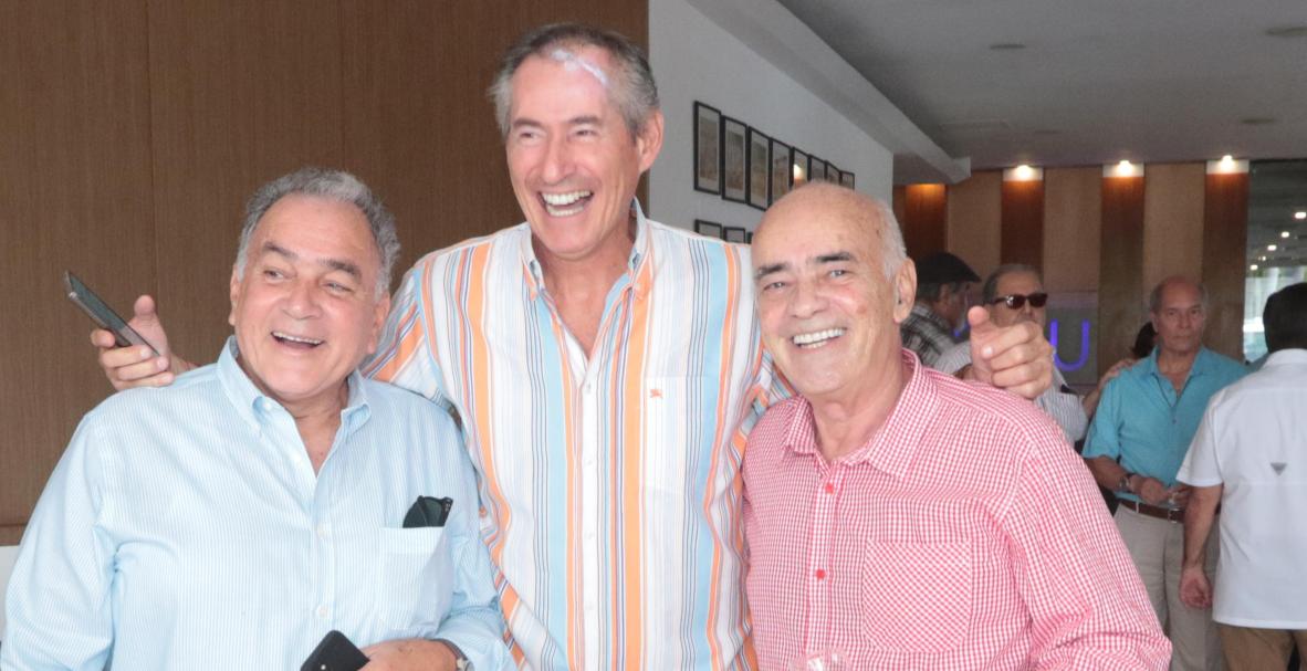 Reencuentro de Alfonso Puig en el restaurante Acqua del Anexo del Tenis Club, Samborondón