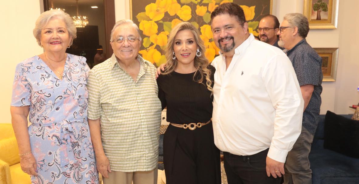 Carmen Herbener, Ricardo Ortiz, Wendy Sánchez de Ortiz y Fabián Ortiz