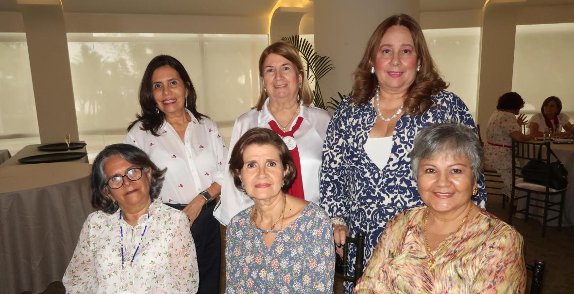 Reunión Siempre en Septiembre, del colegio Dolores Baquerizo