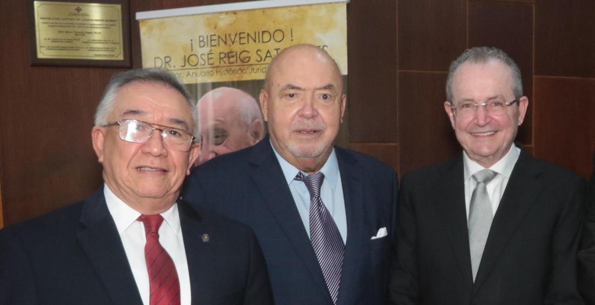 José Reig Satorres recibe el título de honoris causa