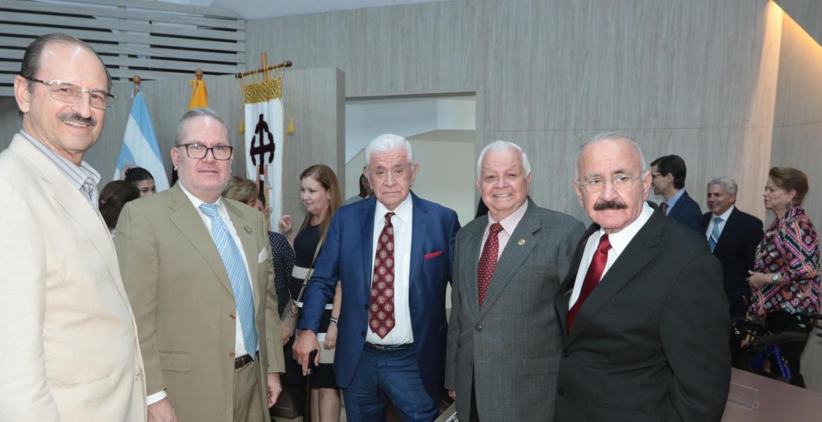 Junta Cívica de Guayaquil Luz de Libertad entrega reconocimientos