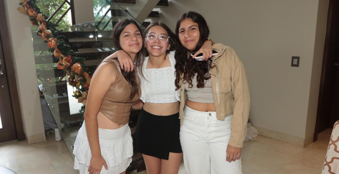 Familia Ortiz Montenegro, bendición de su casa