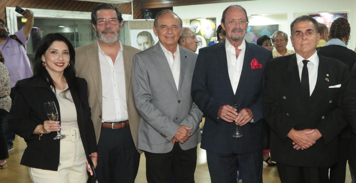 María del Mar Proaño participó en la VII Bienal Internacional de Pintura de Guayaquil Álvaro Noboa Pontón, organizada por el museo Luis Noboa Naranjo.