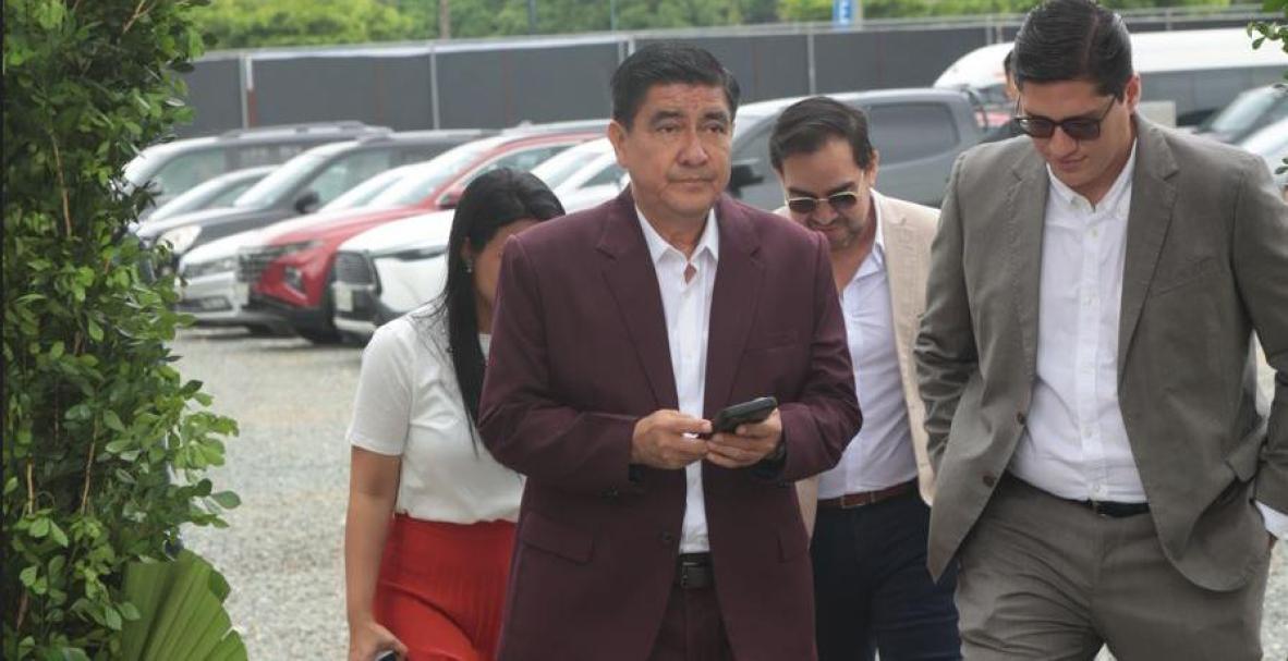 Primera piedra Yoo Guayaquil