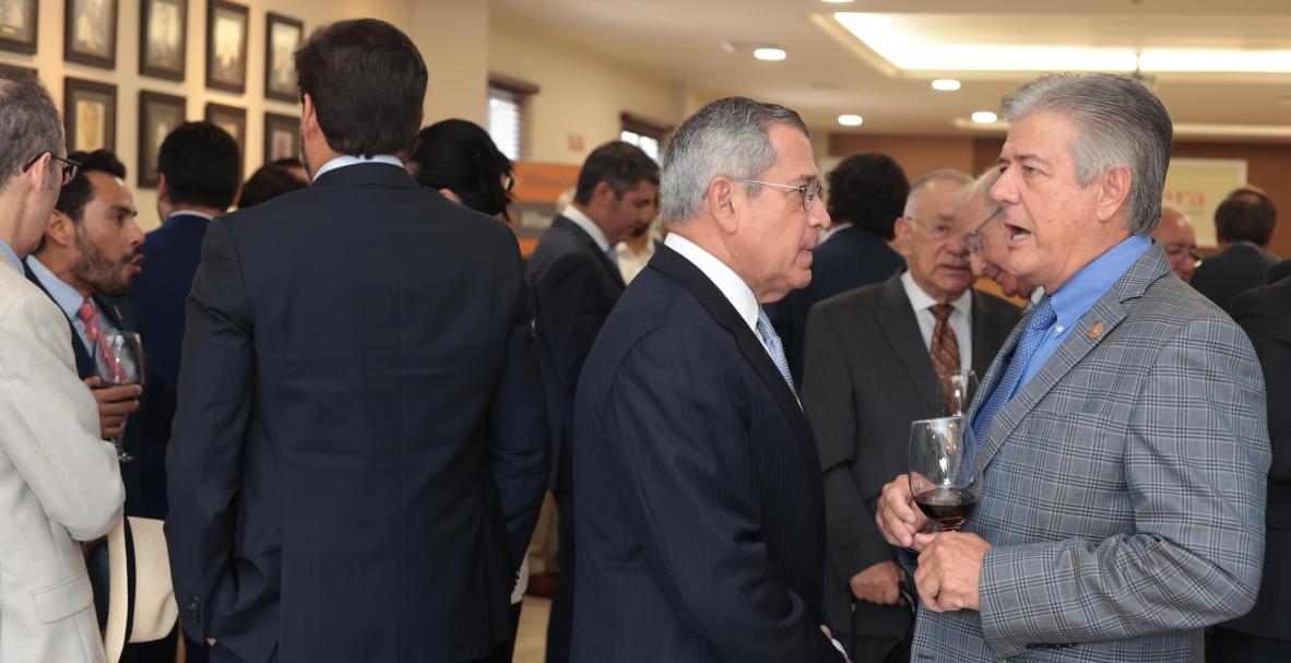 Presentación del nuevo embajador de España en la Cámara Española