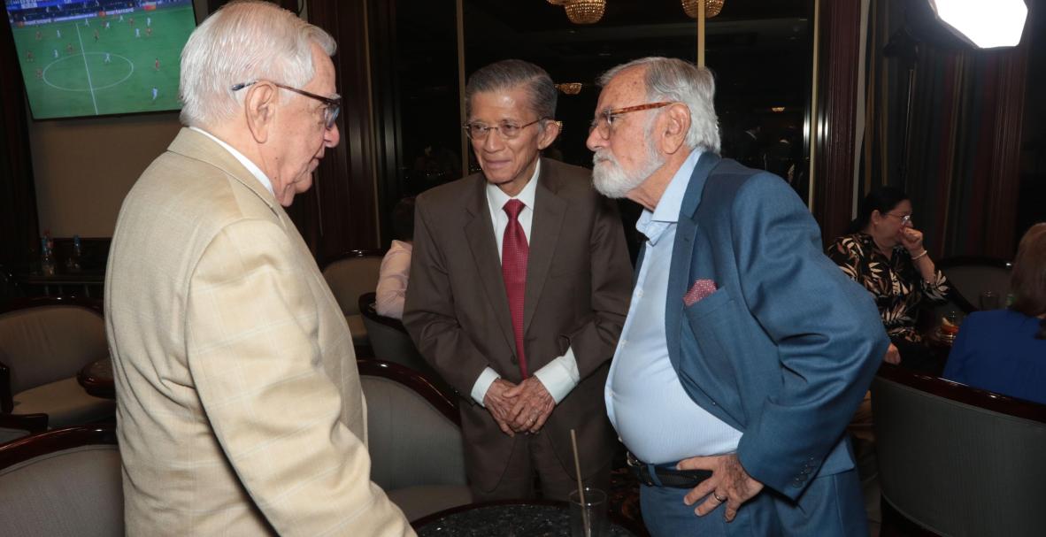 Politiza2 en vivo en el Bankers Club