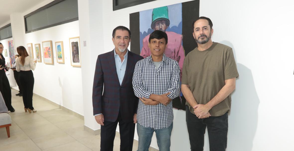 Soldado fantasma, exposición en el Country Club del artista Raymundo Valdez