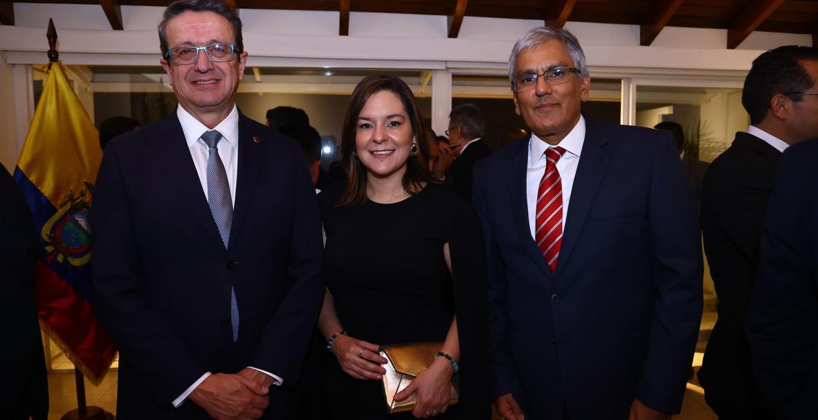 Embajador de Perú ofrece un coctel empresarial