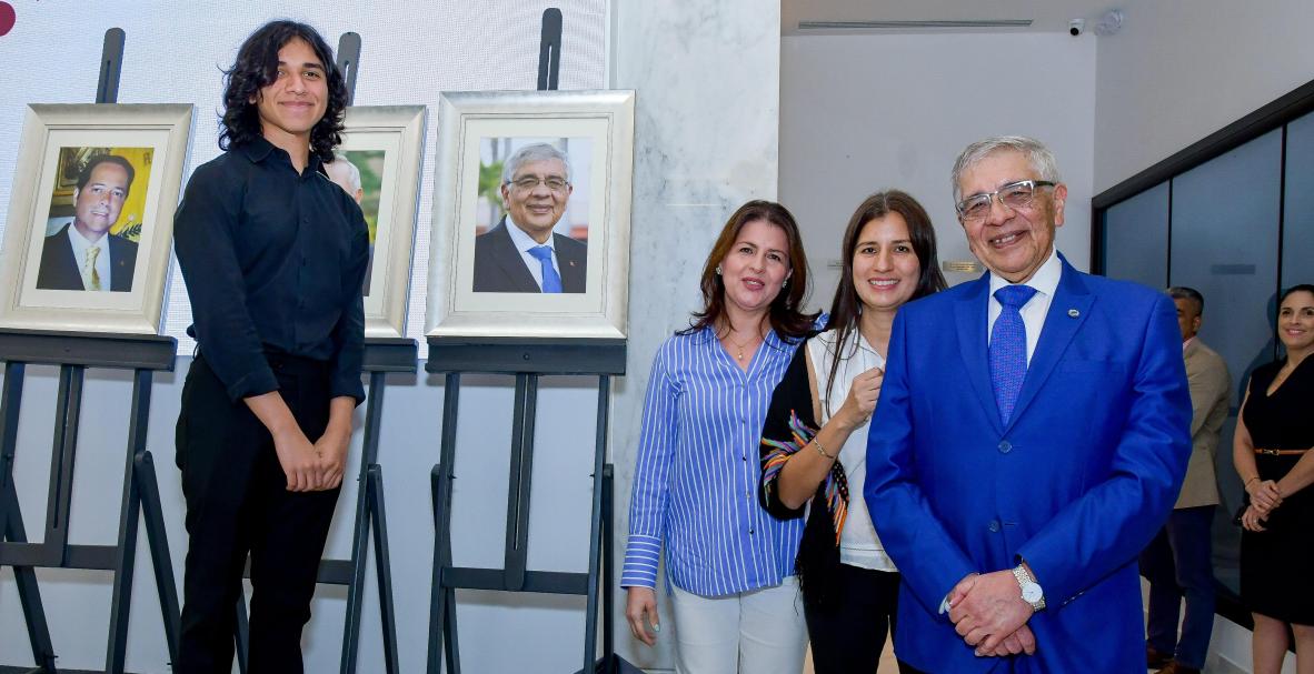 UEES: Develizamiento de retratos de exrectores